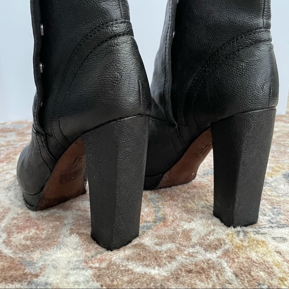Vera Wang Marilyn Booties Black Leather EUC Size 7 - Picture 10 of 15